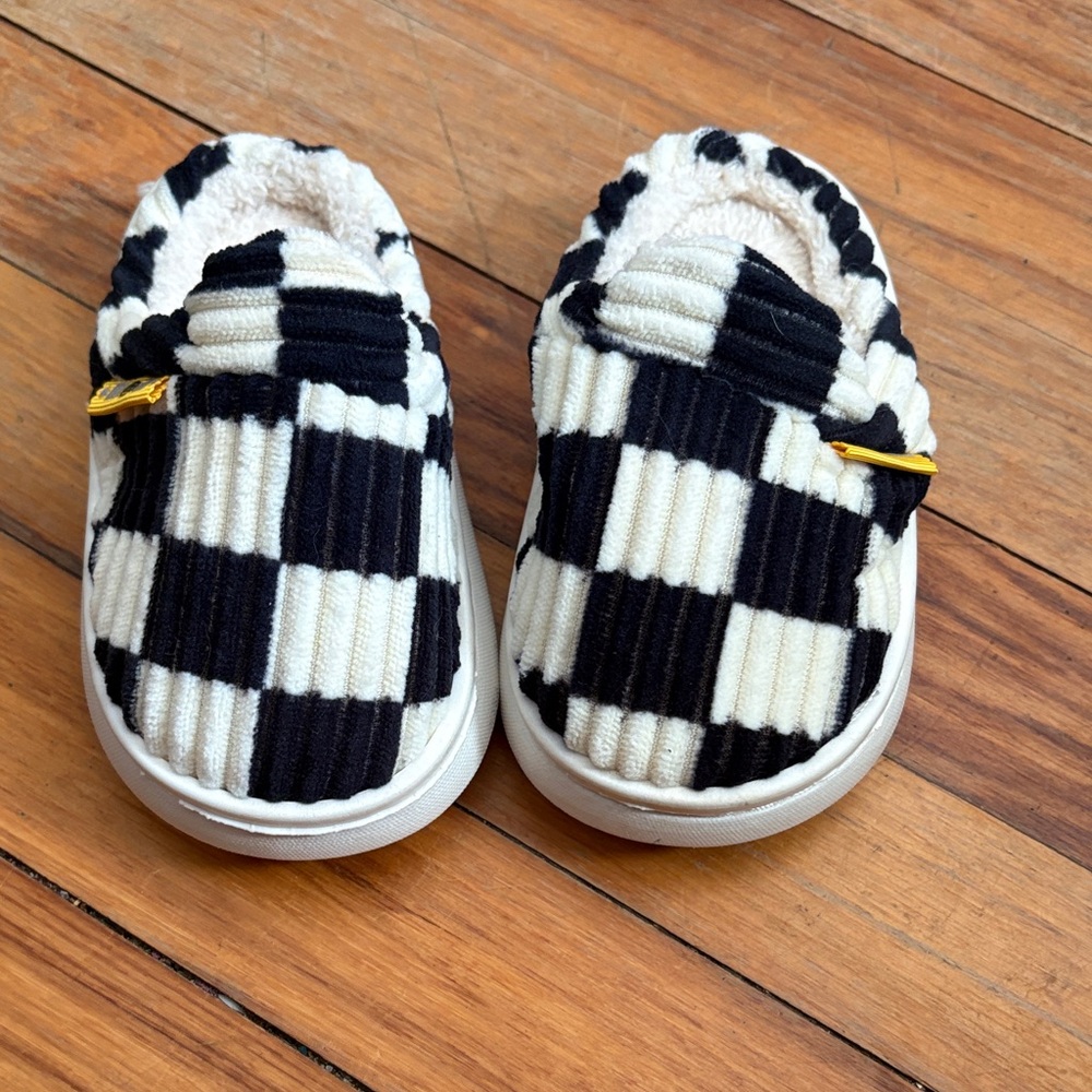 Young Kids /Toddlers Size 2 Black & White Checker Slip-On Slippers